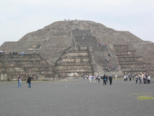 mondpyramideinteotihuacan.jpg
